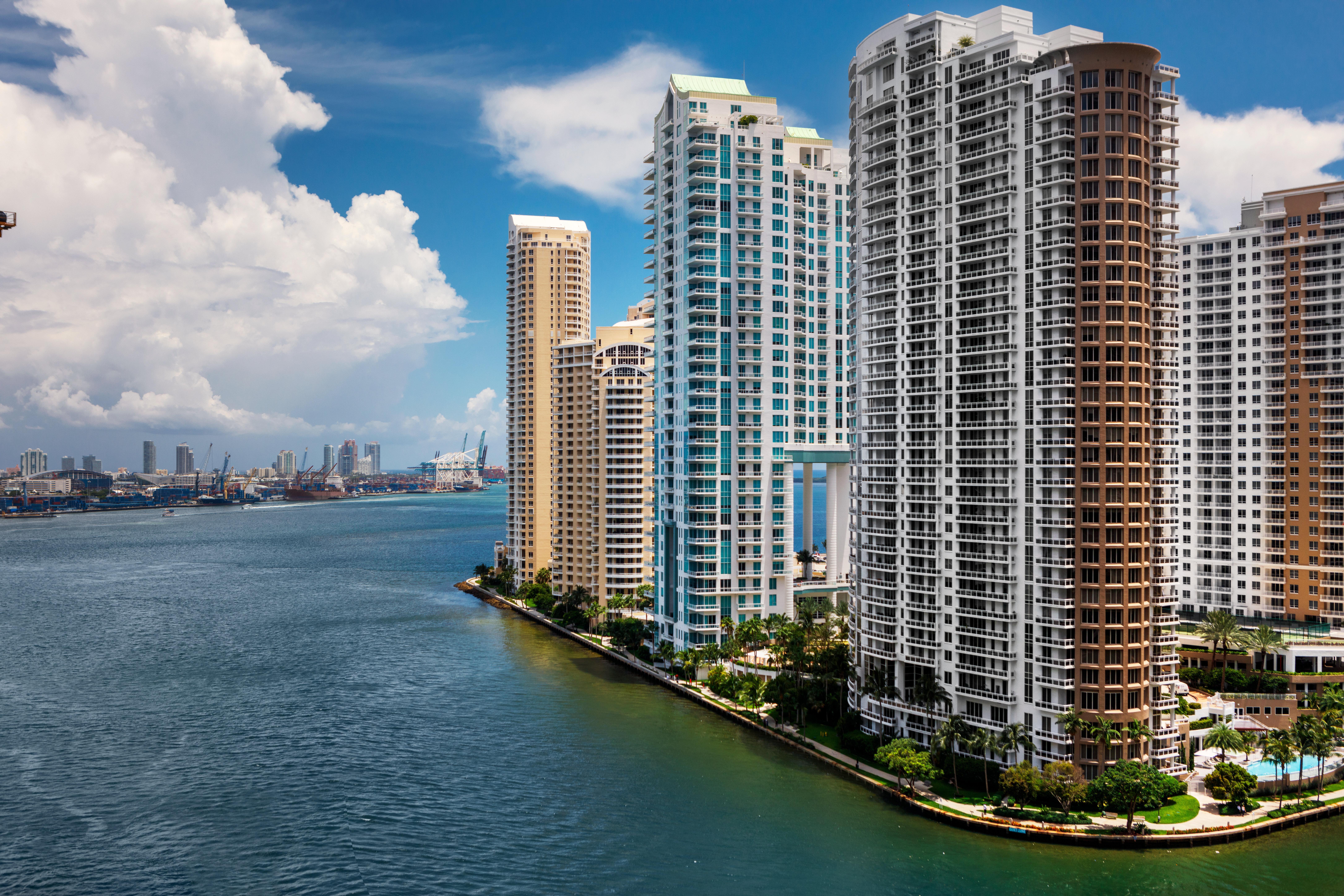 โรงแรมคิมป์ตัน เอพิก ไมอามี ภายนอก รูปภาพ Brickell on the River