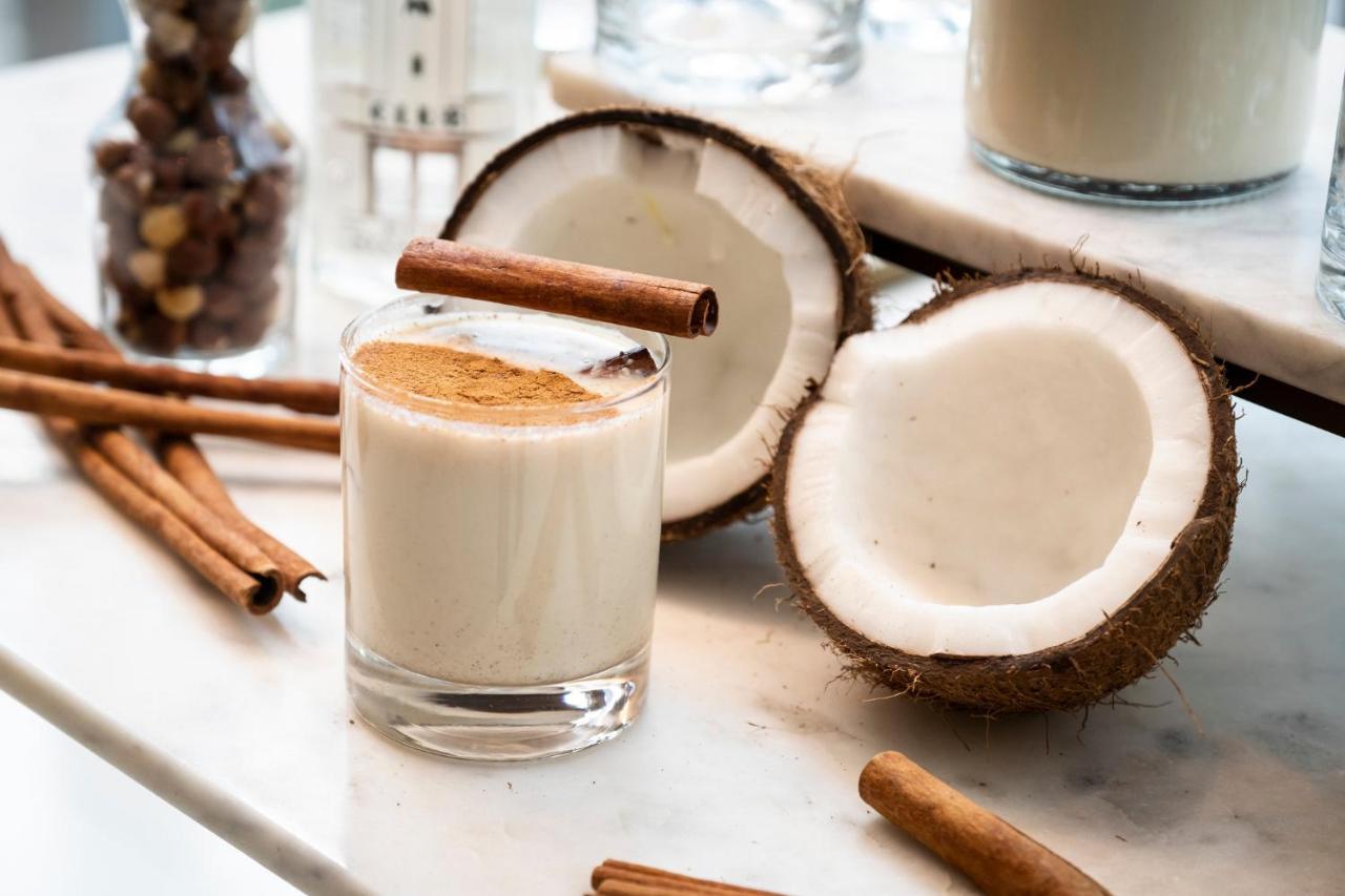 โรงแรมคิมป์ตัน เอพิก ไมอามี ภายนอก รูปภาพ Coconut milk
