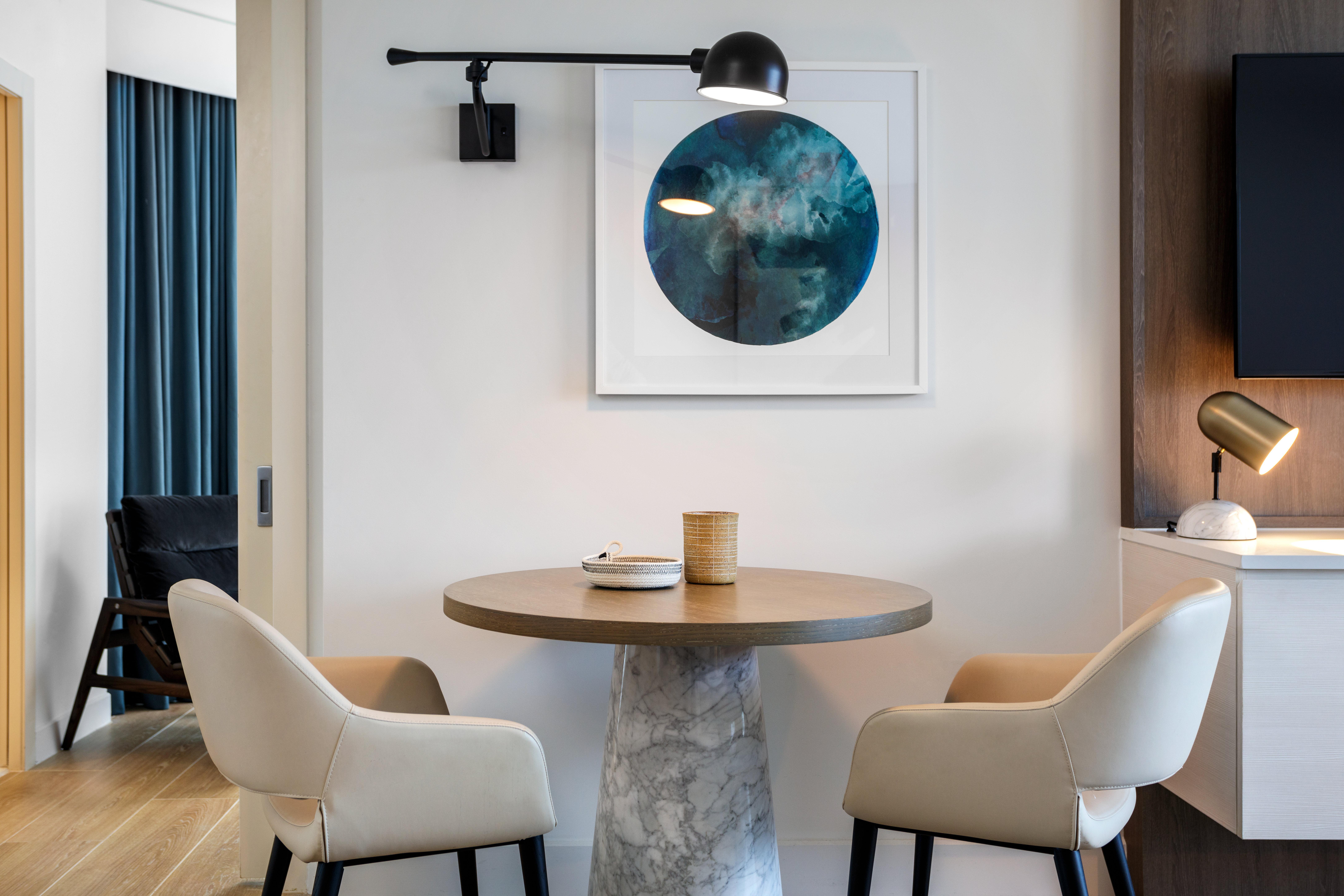 โรงแรมคิมป์ตัน เอพิก ไมอามี ภายนอก รูปภาพ A wall-mounted light