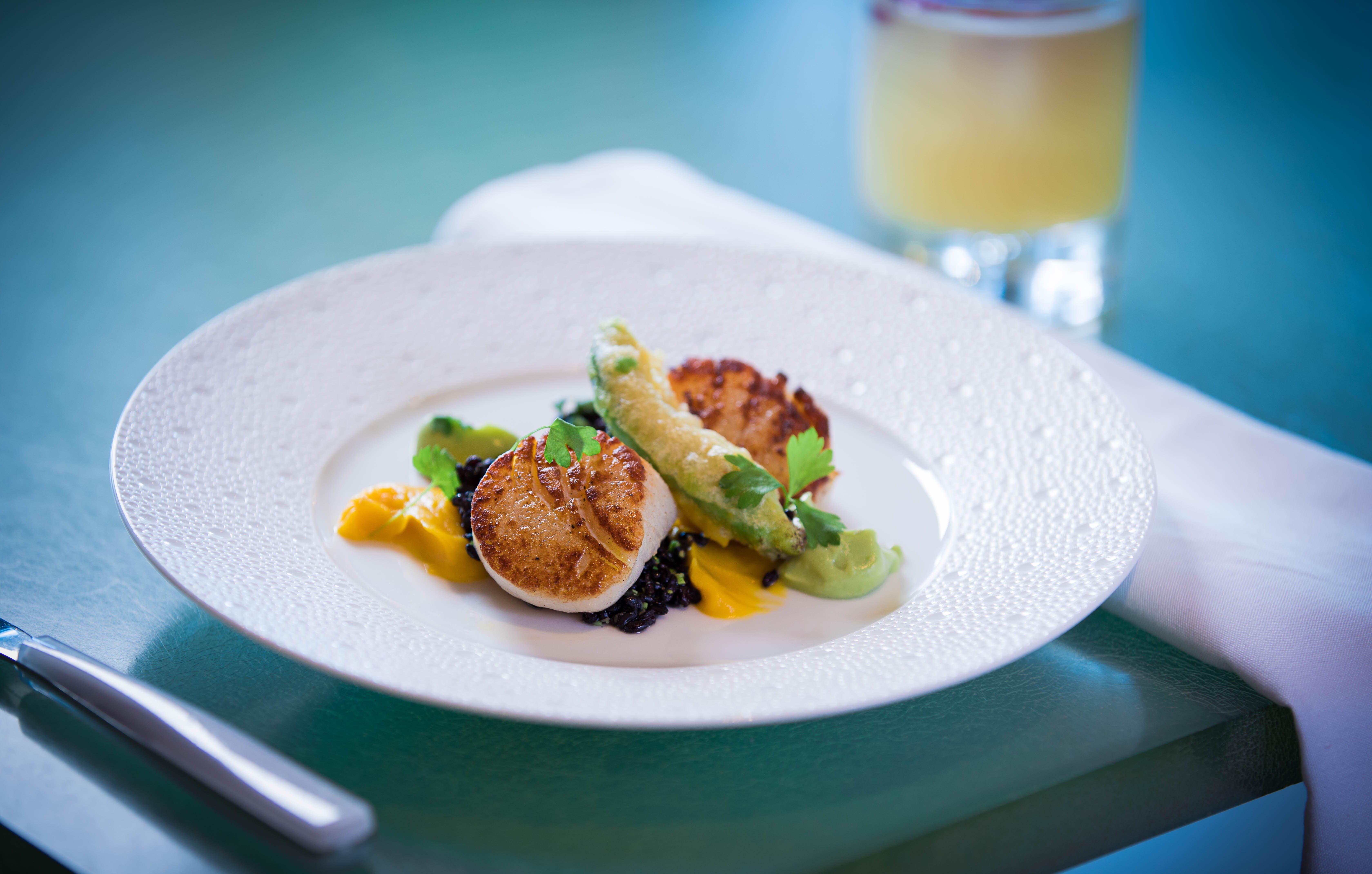 โรงแรมคิมป์ตัน เอพิก ไมอามี ภายนอก รูปภาพ Scallops with black pudding and mango