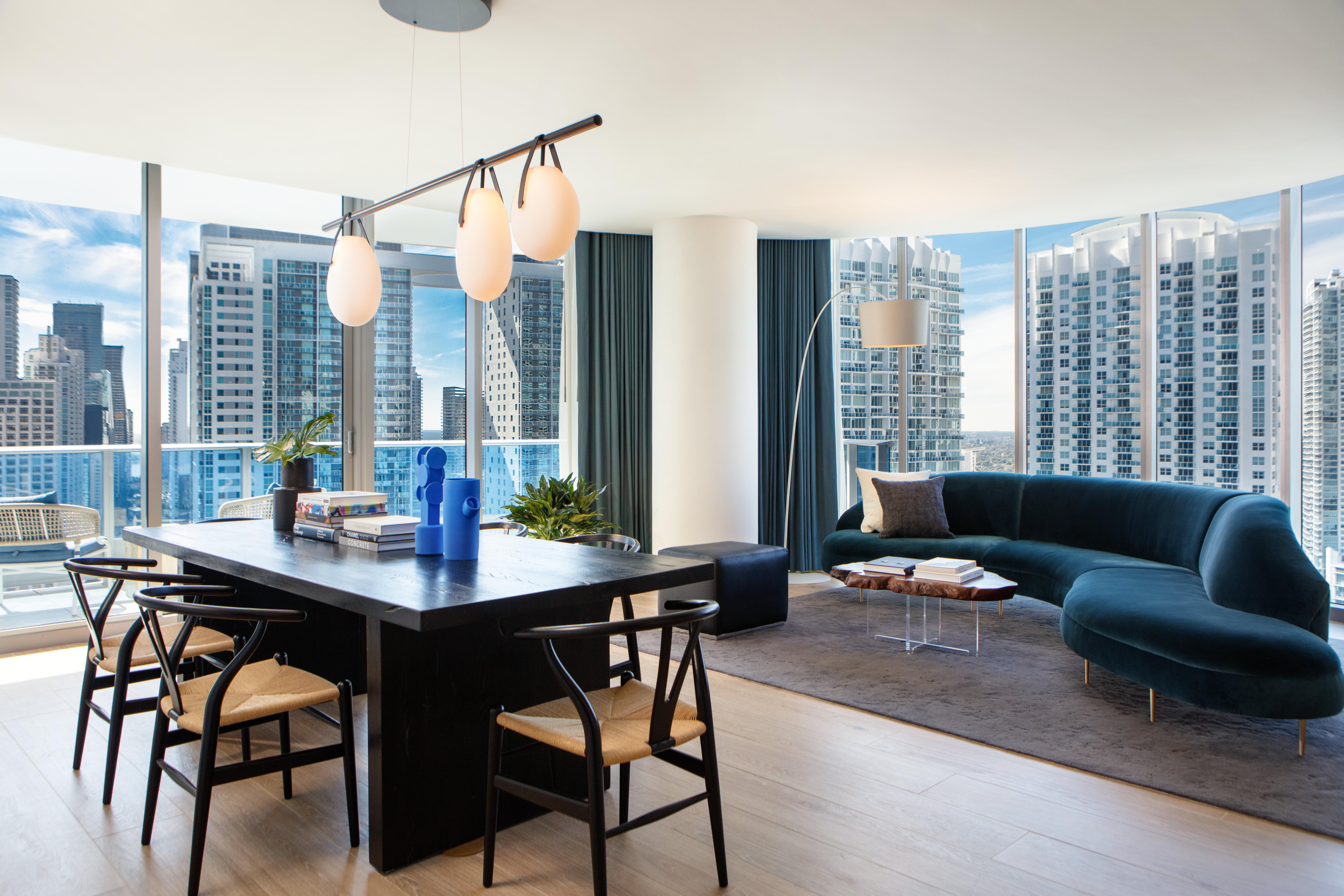 โรงแรมคิมป์ตัน เอพิก ไมอามี ภายนอก รูปภาพ A living room at the Ritz-Carlton, South Beach